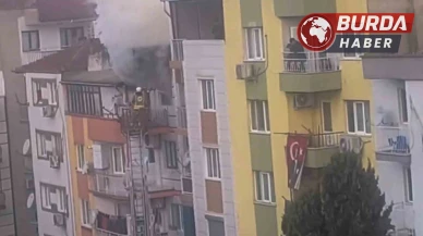 Manisa'da Ev Yangınında 6 Kedi Telef Oldu, 2 Kişi Dumandan Etkilendi