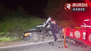 Bursa’da otomobil ile cip çarpıştı, 3 kişi hayatını kaybetti.