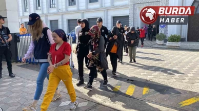 Sahte araç kiralama sitesiyle 122 kişiyi dolandırmışlar.