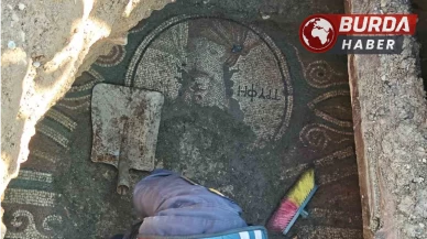 Tokat’ta kaçak kazı yapan 4 kişi, 2 bin yıllık Roma mozaği buldu.