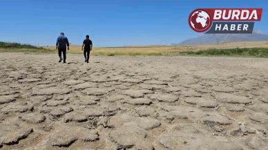 Bitlis’in Adilcevaz ilçesindeki Heybeli Gölü tamamen kurudu.