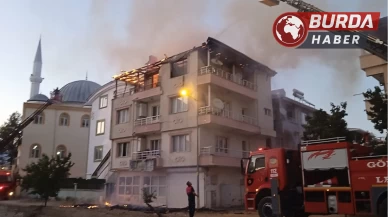 Yaktığı mangal ateşinden çıkan yangın evi küle çevirdi.