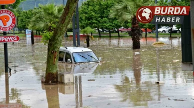 Vali Yıldırım:  "Bir kaybımız var inşallah canlı olarak ulaşırız"