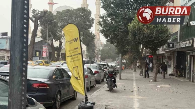 Iğdır’da etkili olan şiddetli fırtına hayatı olumsuz etkiledi.