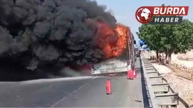 Şanlıurfa’da şehir içi yolcu otobüsü hararetten alev alev yandı.