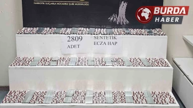 16 yaşındaki şüpheli 2 bin 809 adet uyuşturucu hapla yakalandı.