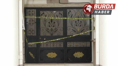 Adana’da 3 katlı apartmanın merdivenleri çöktü.