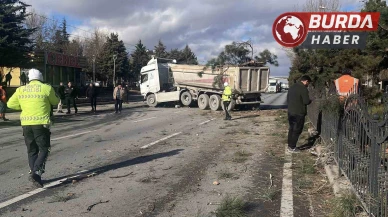 Konya'da Tır Ağaçları Ezip Karşı Şeride Geçti, Sürücü Ağır Yaralandı
