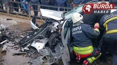 Ordu'da İki Otomobil Kafa Kafaya Çarpıştı 3'ü Ağır 5 Kişi Yaralandı