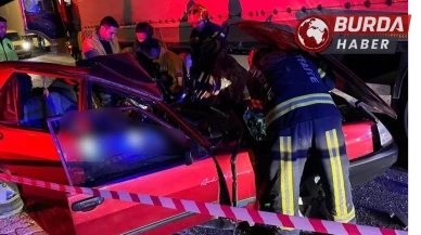 Tıra yandan çarpan otomobilde 1 kişi hayatını kaybetti