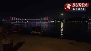 İstanbul Boğazı’nda yakamoz eşliğinde büyüleyici gece manzarası