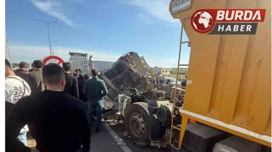 Mardin’de kamyon ile tır çarpıştı: 1 kişi yaralandı