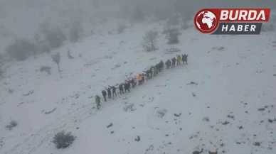 Çorum'da mayıs ayında yağan karın tadını doğada yürüyerek çıkardılar