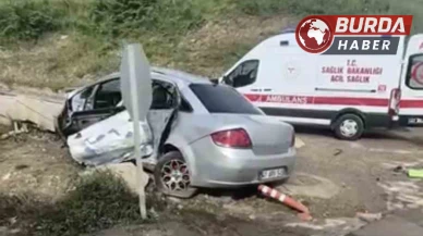 İzmit’te otomobil ile belediye otobüsü çarpıştı: 3 kişi yaralandı