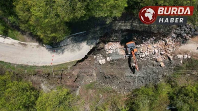 Mahalleye giden yollar yağış sebebiyle  çöktü