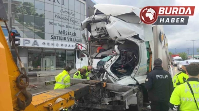 Tır ışıklarda duran tankere çarptı: 1 kişi hayatını kaybetti