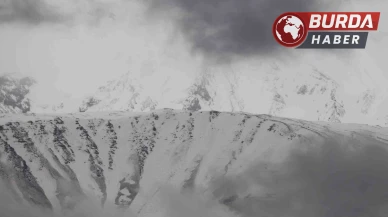 Ağrı Dağı’na mayıs ayında kar yağdı