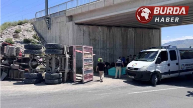 Kayseri'de damperi açılan kamyon köprüye çarptı: 1 kişi öldü