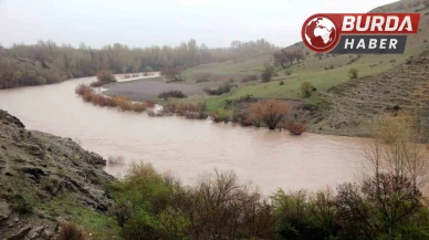 Eriyen kar suları Karasu ve Fırat’ın su seviyesini artırdı