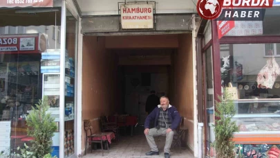 82 yaşındaki Tonyalı Cemal amcanın "Hamburg kıraathanesi" vasiyeti!