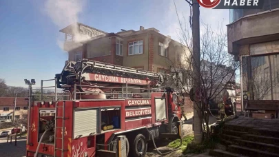 Zonguldak’ın Çaycuma ilçesinde meydana gelen ev yangını korkuttu.