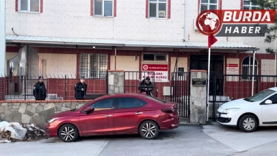 Kardeşiyle yürürken eski eşi tarafından silahlı saldırıya uğradı.