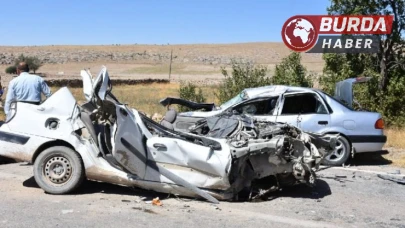 Aksaray'da Otobüs ve İki Otomobil Kaza Yaptı, Araçlar Hurdaya Döndü.