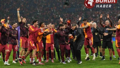 Galatasaray’da Liverpool galibiyeti sevinci marşlarla kutlandı.