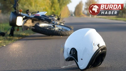 Antalya'da meydana gelen motosiklet kazasında 3 kişi yaralandı.