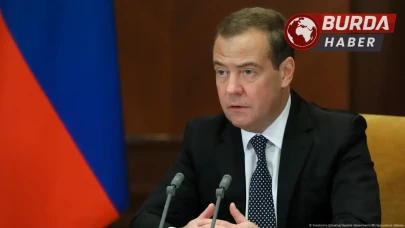 Dmitry Medvedev'den ABD Başkanı Trump'a "geveze barış elçisi"