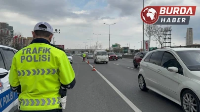 Kozan’da silahla "şaka" videosu çeken gençler polisi görünce panikledi