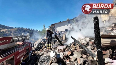Yangında çöken evde kaybolan kardeşler hala bulunamadı.
