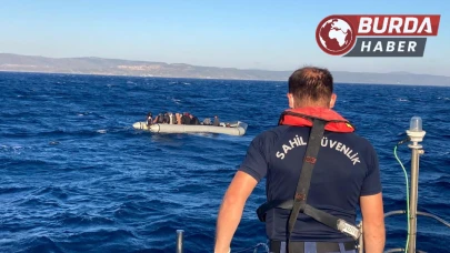 Sahil Güvenliği, Yüzerek Sahile Ulaşan 2 Kaçak Göçmeni Kurtardı