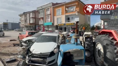 Gönen’de Freni Boşalan Tır, Park Halindeki 8 Araca Çarptı