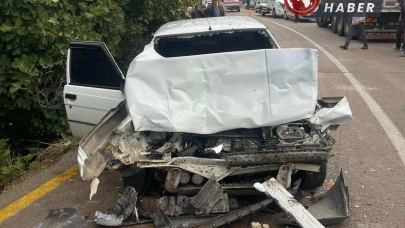 Gördes'te meydana gelen kazada 2 araç çarpıştı: 4 kişi yaralandı.