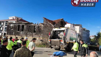 Sinop'ta Yaşlı Kadını Ezen Çöp Kamyonu Kaza Anı Kameralara Yansıdı