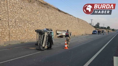Trafik Kazasında Kamyonet, Hafif Ticari Araca Arkadan Çarptı: 4 Yaralı