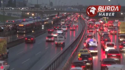 İstanbul'da Yağmurla Birlikte Trafik Yüzde 90'a Ulaştı