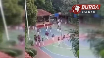 Endonezya'da Cuma Namazı Esnasında camide Patlama Meydana Geldi