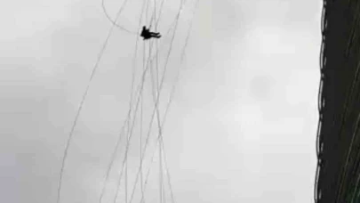 Ümraniye’ Gökdelenin Camlarını Temizlerken Rüzgara Yakalandılar