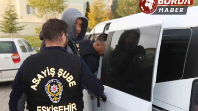 Eskişehir'de Motosiklet Hırsızlığı Güvenlik Kamerasında