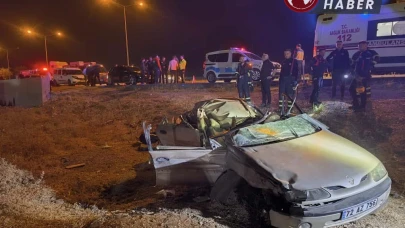 Batman'da Tıra Çarpan Otomobil Şarampole Devrildi: 2 Küçük Kardeş Öldü