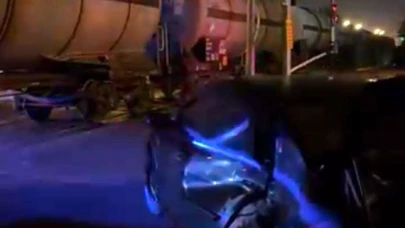 Diyarbakır'da Tren ile Otomobil Kaza Yaptı: 1 Kişi Yaralandı