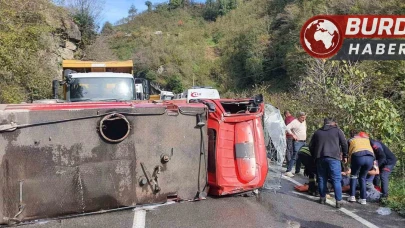 Yangına Giden İtfaiye Aracı Kaza Yaptı 2 İtfaiye Görevlisi Yaralandı