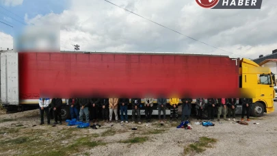 Sivas'ta Tırın Dorsesinde 18 Göçmen Yakalandı Şoförler Tutuklandı