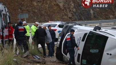 Fethiye-Ortaca Seferinde Yolcu Minibüsü Devrildi: 7 Yaralı