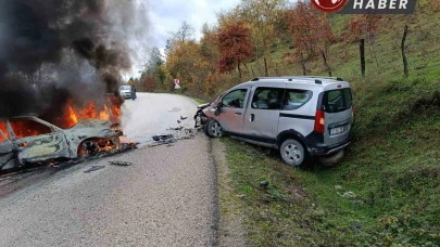 Kastamonu'da Kamyonetle Otomobil Çarpıştı: 2 Yaralı