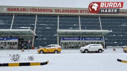 Yüksekova'da Yoğun Kar Yağışı Nedeniyle Uçuşlar Durdu