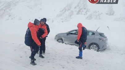 Kayseri’de AFAD ekipleri mahsur kalan araçlara yardıma koştu