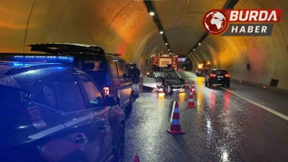 Üsküdar'da Tantavi Tüneli'nde Yağışlı Havada Otomobil Takla Attı